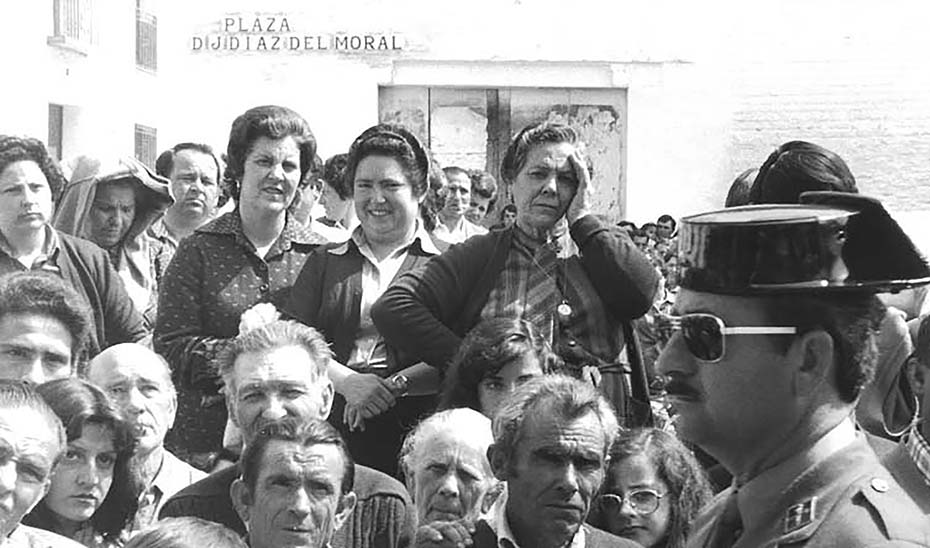 Asistentes al homenaje a Juan Díaz del Moral en su pueblo natal, Bujalance. 20 de abril de 1980. Foto: Pablo Juliá